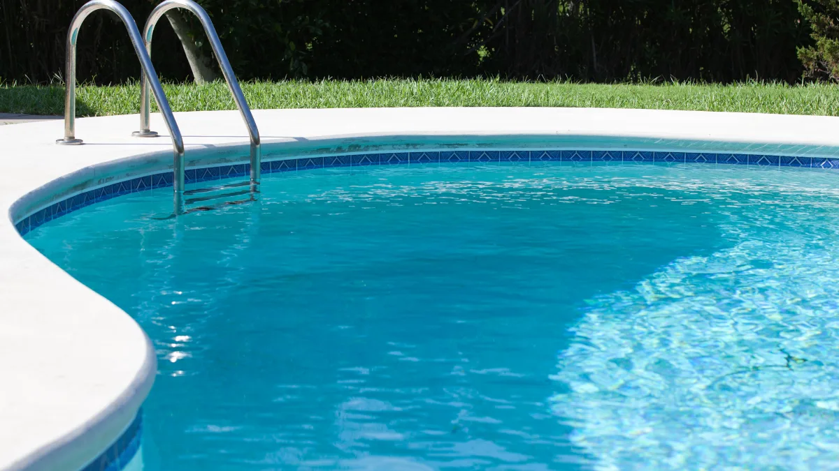 Guia Completo Sobre a Piscina de Água Salgada